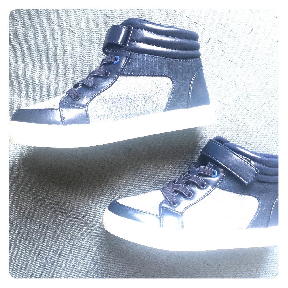 NEW! Never Worn! High Top Blue Velcro Sneaker